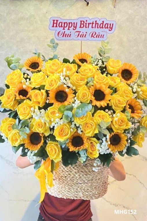 Giỏ hoa chúc mừng tại shop hoa tươi Ninh Hoà